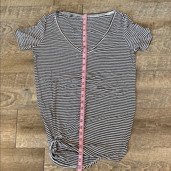 Mudd Black and White Striped V-Neck Tee - Picture 3 of 4